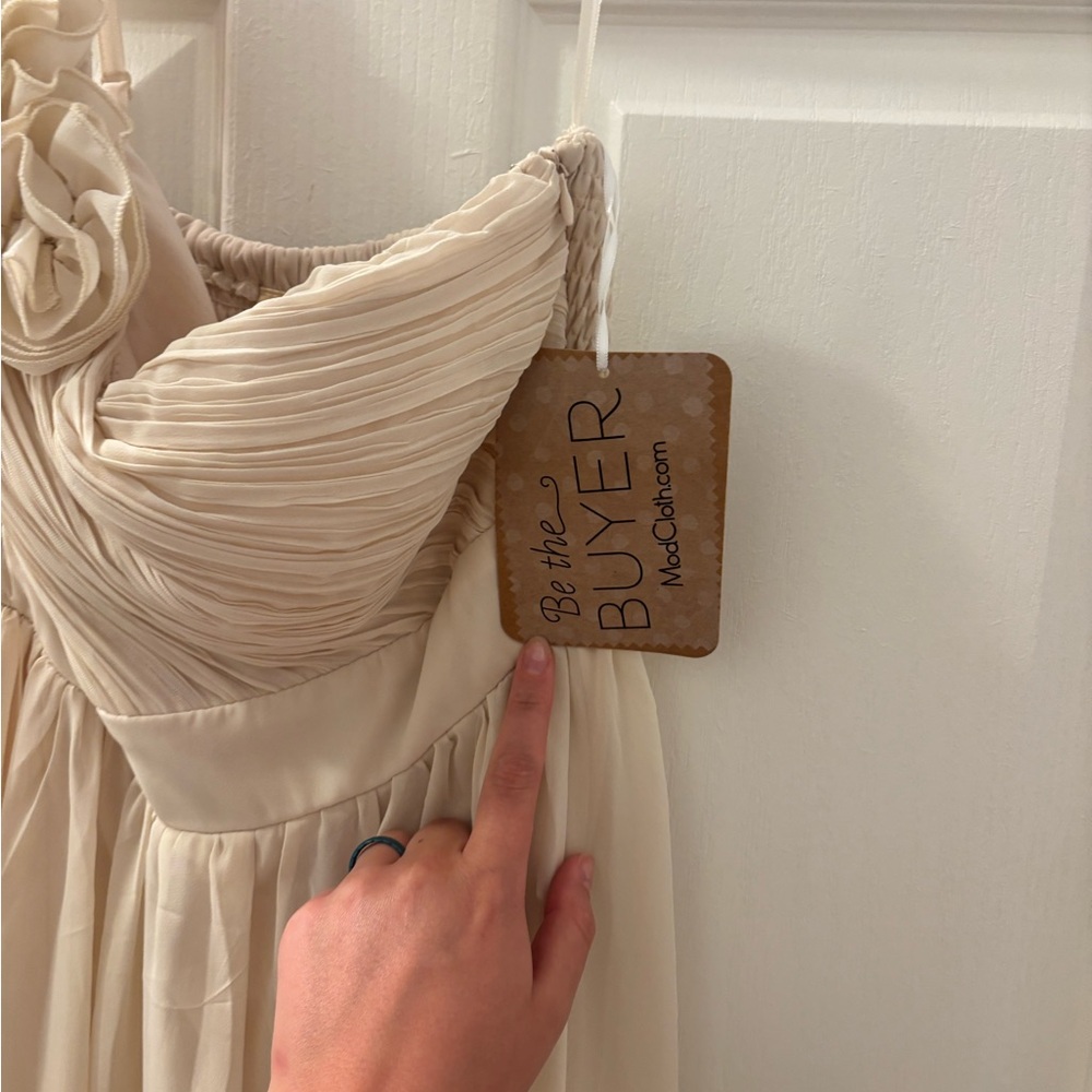 Modcloth Cream Ruched One-Shoulder Gown - Picture 4 of 7